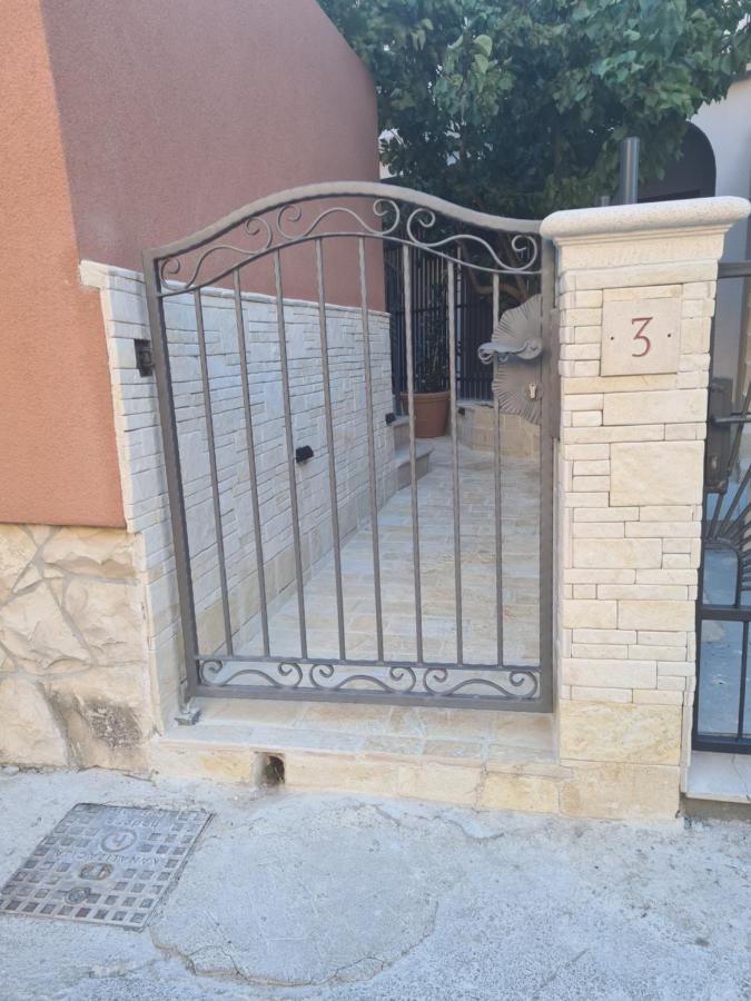 La Corte Di Kate-2 Biograd Na Moru Exteriér fotografie